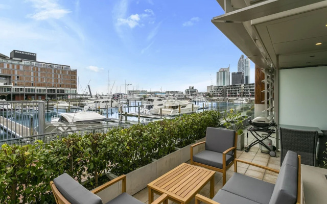 Elegant stunning marina views