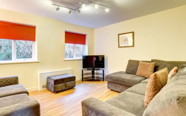 Holiday Home Cwm Tawel