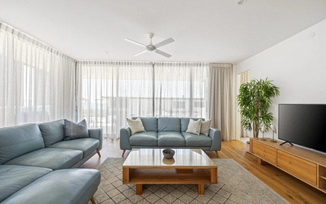 RISE 3 Bedroom Deluxe Ocean Side Apt