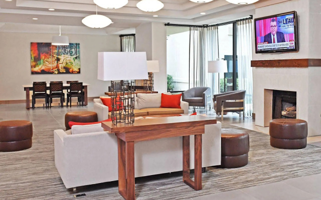 Holiday Inn Irving Las Colinas by IHG