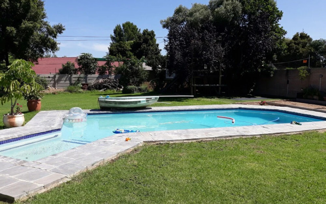 8 Ibis Lane Guest House