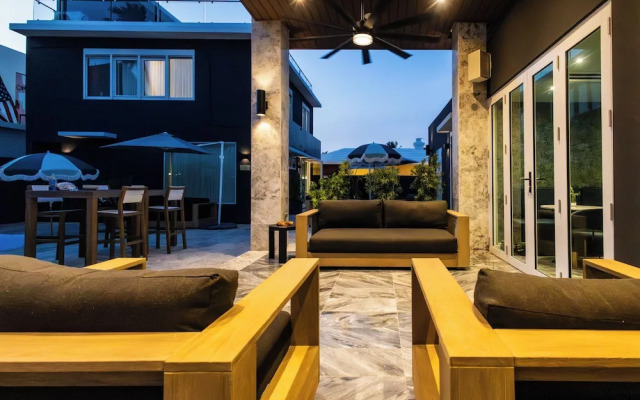 ElCarlton King-Pool ResortVibe NearBeach