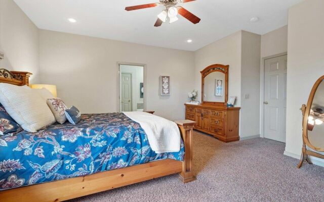 The Gathering Place - Minutes to 61-acre Theme Park