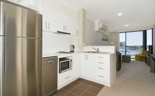 Dolphin Quay Apartment Hotel