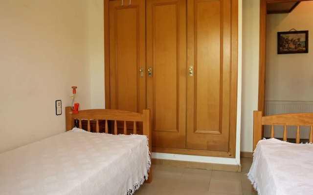 Delightul Holiday Home in St Pere Pescador With Terrace - фото 5