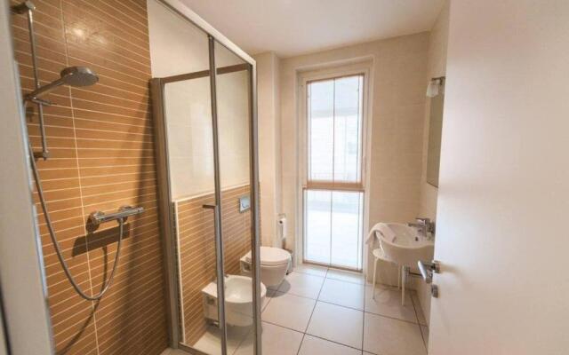 4 bedroom apartment with pool & jacuzzi