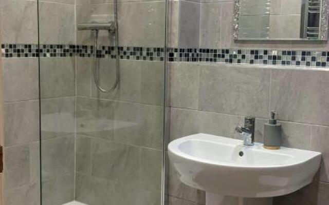 #Huge Master Suite #Self check in #Very central!!!