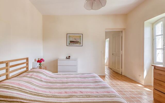 Quaint Holiday Home in Rustrel With Swimming Pool