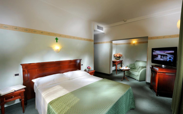 Russo Palace Hotel