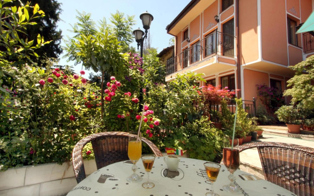 Alafrangite Hotel