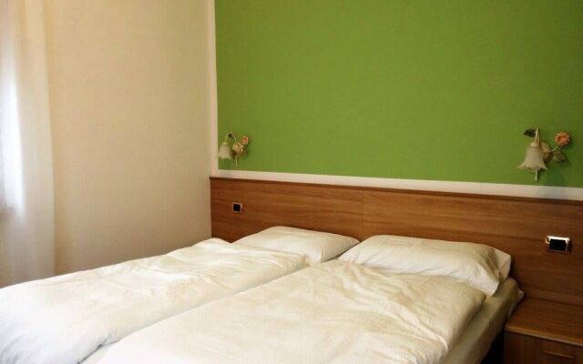 Green Base Hotel B&B