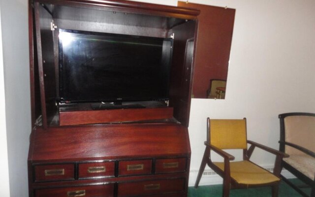 Airport Inn Lakeside