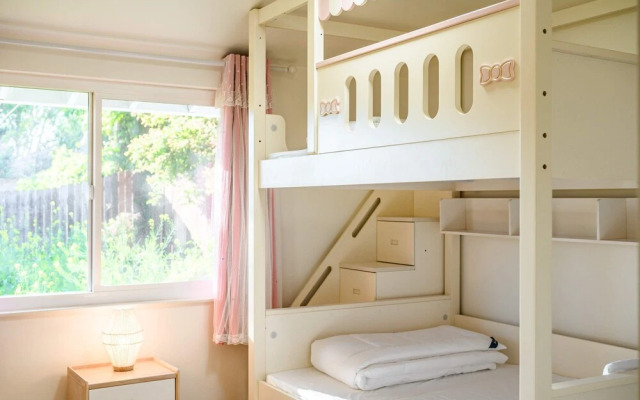 Cozy Family Retreat With Fireplace Spacious Yard