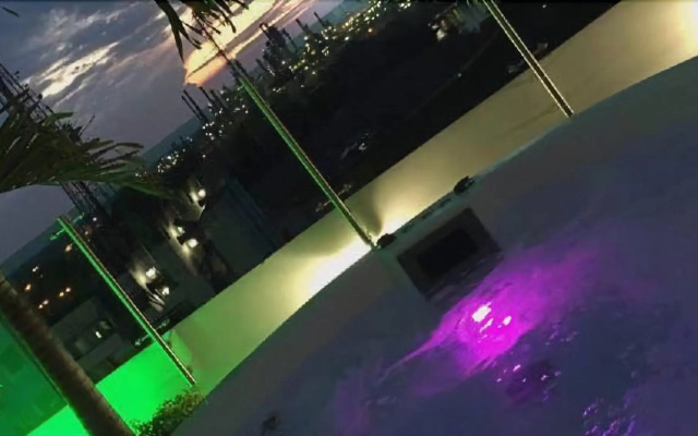 Hotel Titanium Plaza