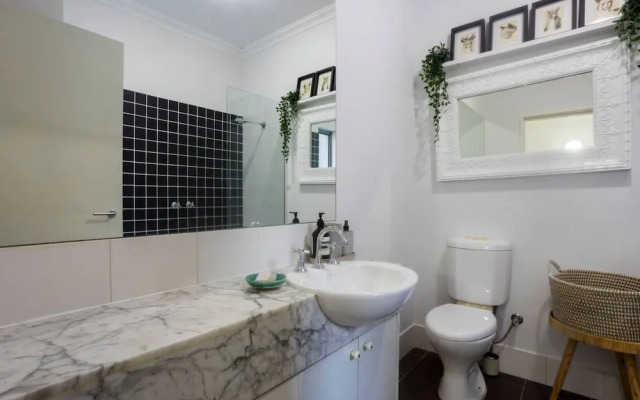 Lovely Shenton Park Townhouse