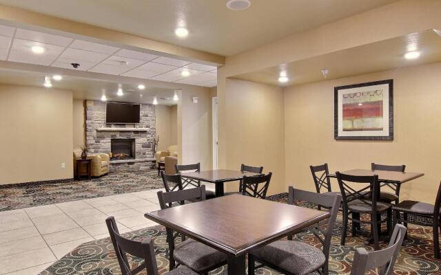 Cobblestone Inn & Suites - Linton