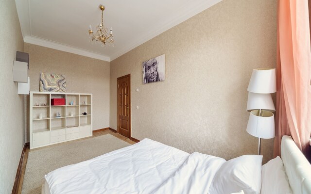 Cozy apartment on Independence Avenue