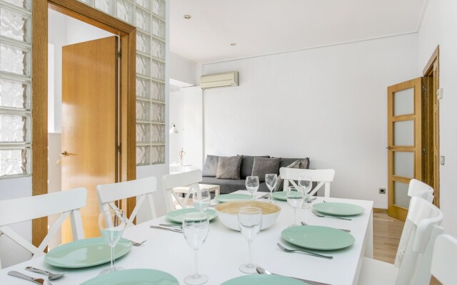 Beautiful Apt next to the Sagrada Famila