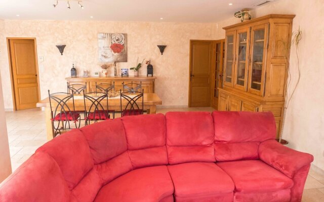 Spacious Furnished Holiday Villa With Private Pool and Covered Terrace