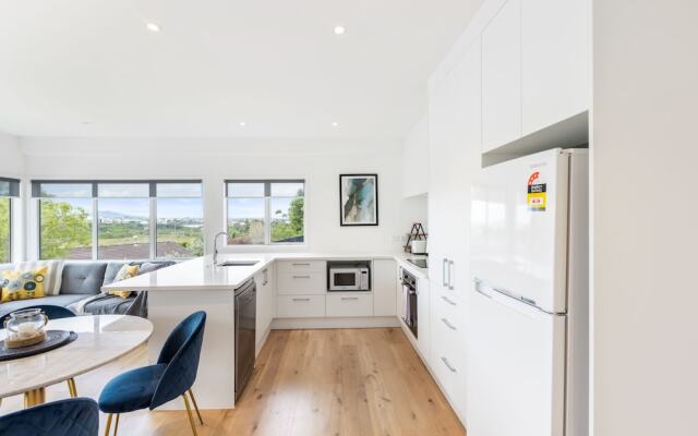 Sensational North Shore Retreat -Netflix