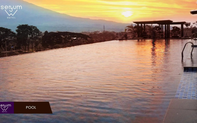 Senyum World Hotel