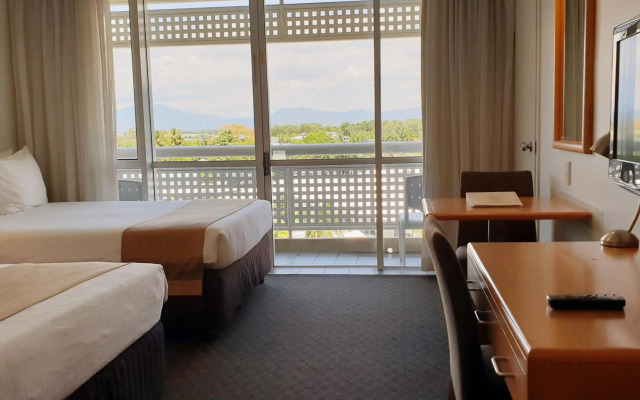 Cairns Harbourside Hotel