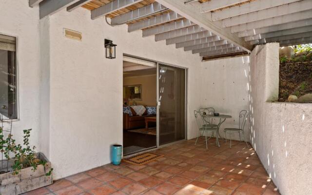 Santa Barbara Cozy Studio with Private Patio