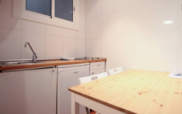 Central Comfortable Apt Born 2.1