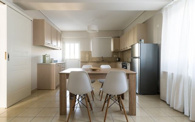 Elise Apartment Airport  by Airstay