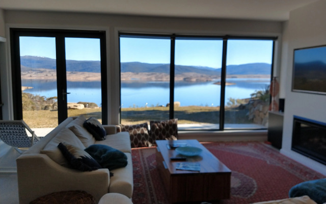 Willow Bay Lodge