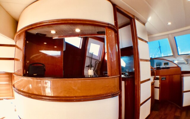 Easyacht Boat & Breakfast