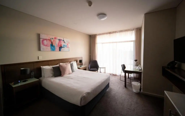 Sfera's Park Suites & Convention Centre
