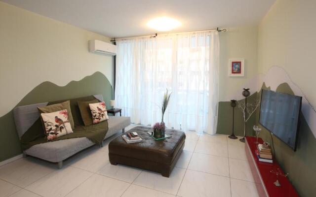 930m to Beach-2 Bedroom+Veranda-Perfect Located