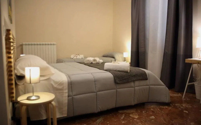 * 1 * 7 * 4 * Via Roma, Rooms Breakfast, B&B