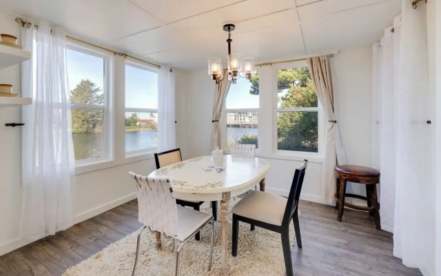Walk to Beach: Riverside Retreat in Seaside!