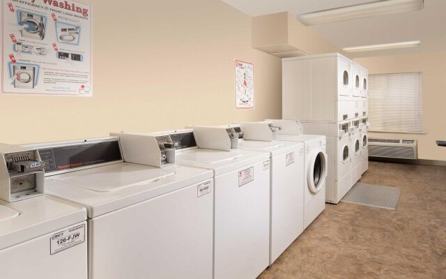 WoodSpring Suites Kansas City Liberty