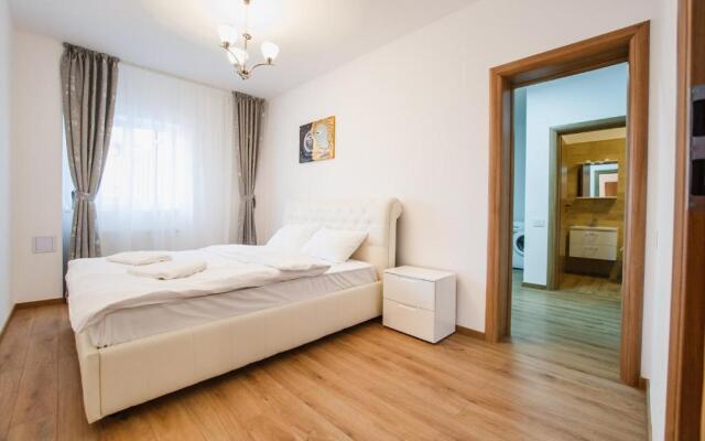 Spacious & Bright 2 bedroom Central Apartment