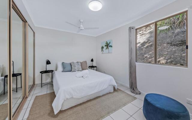 2BR Apartment with Stunning Ocean Views
