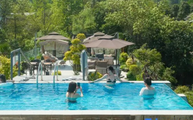 Mount Qingcheng Liuhe · Bisu Wenquan Homestay – Pool – Chengdu