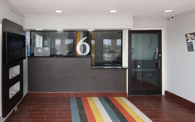 Motel 6 Red Oak, TX - Dallas