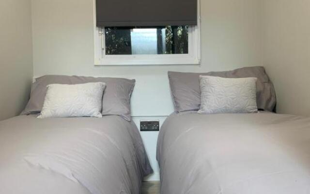 Beautiful Holiday Home - Lake view