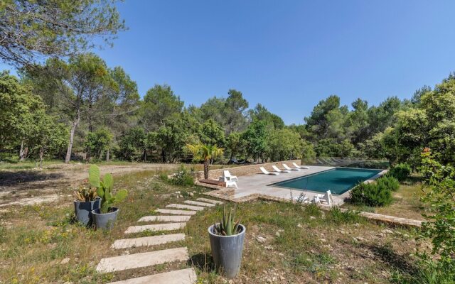 Villa With 5 Bedrooms in L'isle-sur-la-sorgue, With Private Pool, Furn