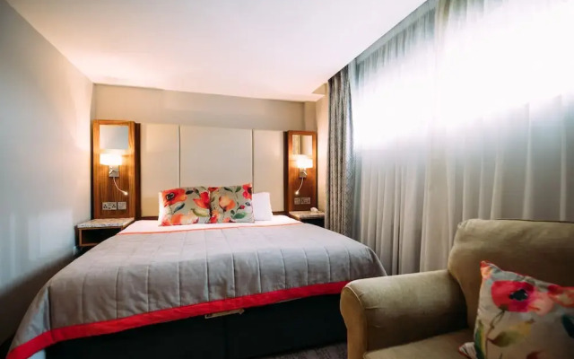 The Valley Hotel & Carriage Gardens