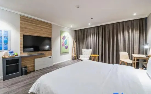 HanTing Premium Hotel (Kunming Century Jinyuan Plaza)