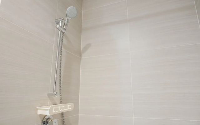 Modern and Stylish Studio at West Vista Apartment