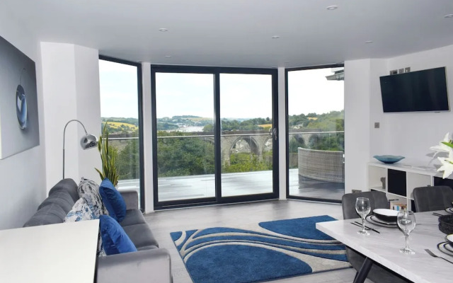 New Panoramic Riverview Apartment With Ev Plug