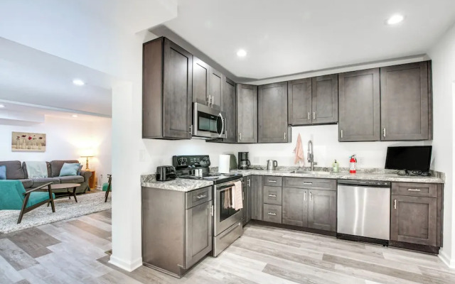 Charming Pittsburgh Home - Walk to Riverfront!