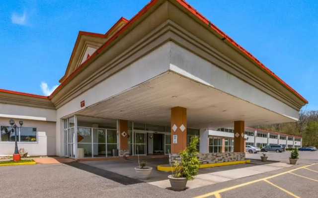 Red Carpet Inn Hazleton