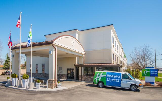 Holiday Inn Express Cleveland Airport - Brookpark by IHG
