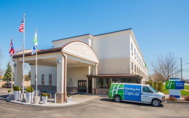 Holiday Inn Express Cleveland Airport - Brookpark, an IHG Hotel